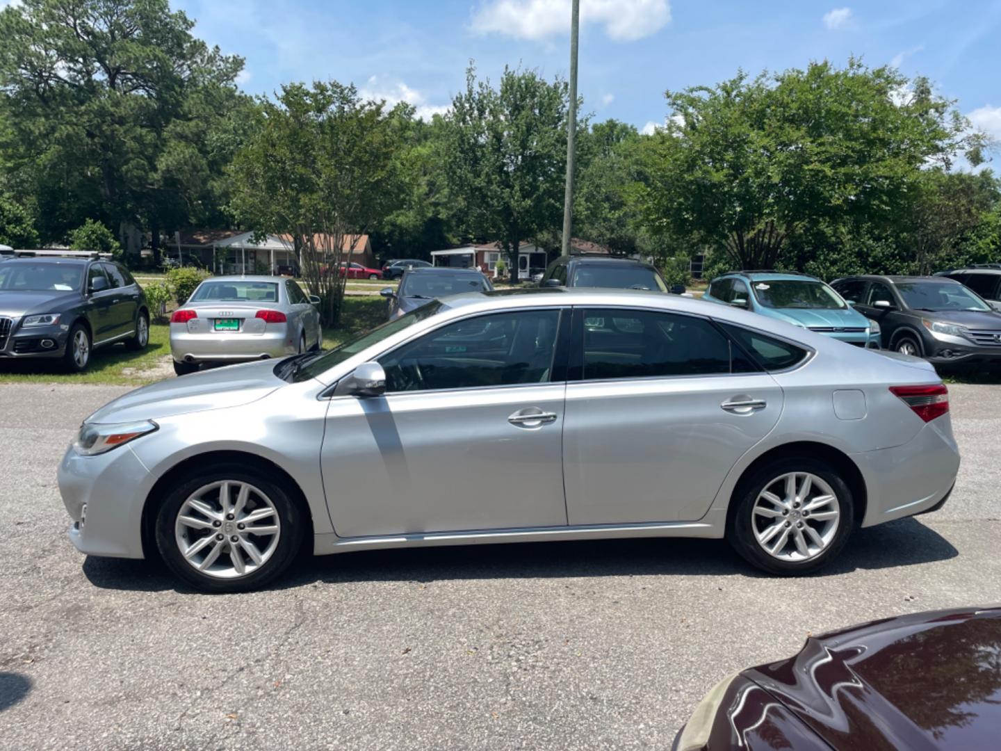 2014 GRAY TOYOTA AVALON XLE (4T1BK1EB4EU) with an 3.5L engine, Automatic transmission, located at 5103 Dorchester Rd., Charleston, SC, 29418-5607, (843) 767-1122, 36.245171, -115.228050 - Local Trade-in with Leather, Sunroof, Navigation, Backup Camera, CD/AUX/Bluetooth, Dual Climate Control, Power Everything (windows, locks, seats, mirrors), Heated Seats, Push Button Start, Keyless Entry (2 key fobs), Alloy Wheels. Clean CarFax (no accidents reported!) 99k miles Located at New Life - Photo#3